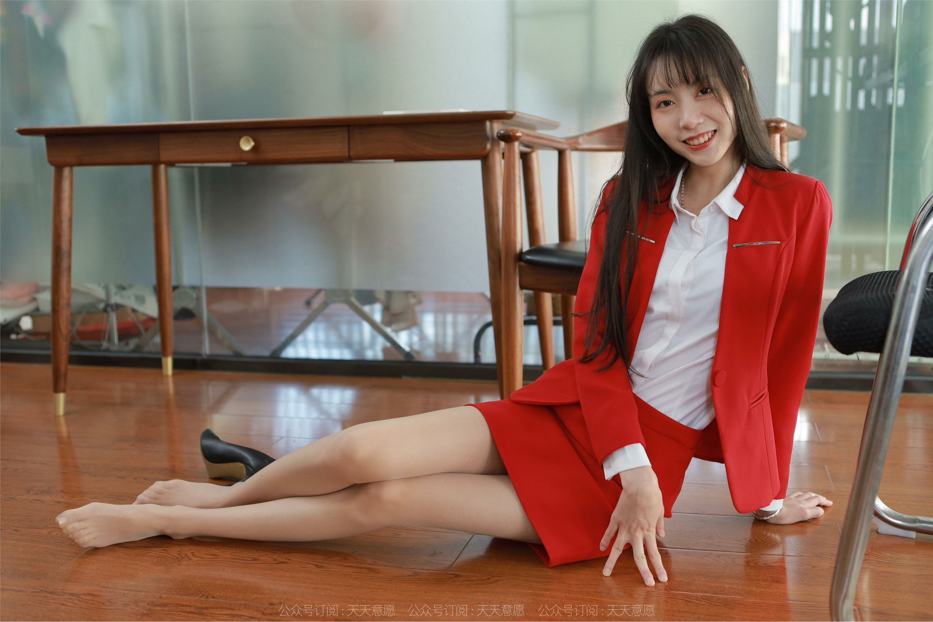 IESS异思趣向  2022.04.17 丝享家 1062：团团《红裙长腿OL》